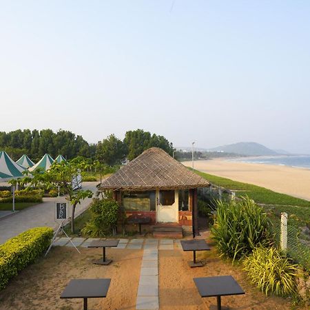 Shore Front Resort 비사카파트남 외부 사진