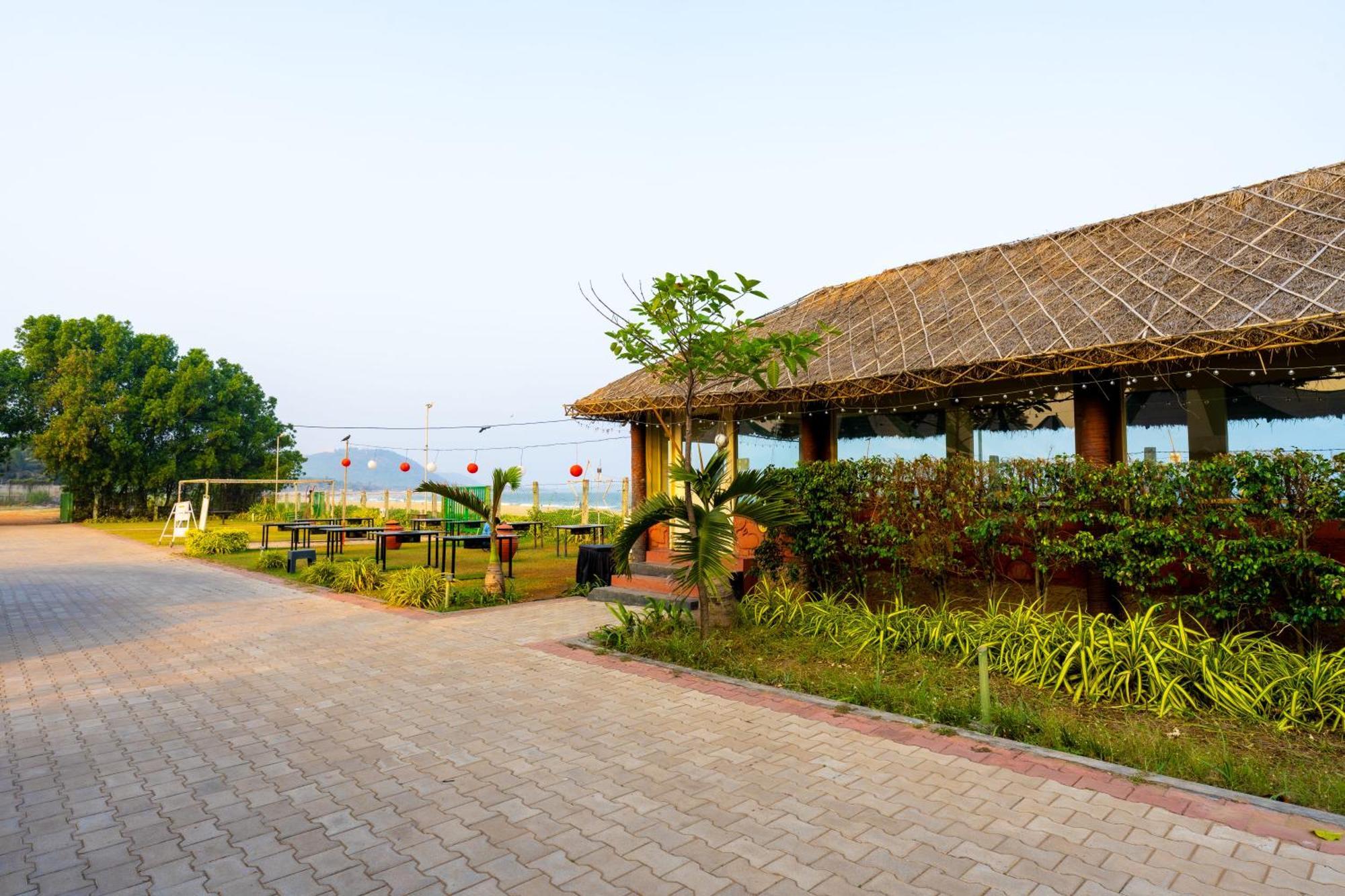Shore Front Resort 비사카파트남 외부 사진