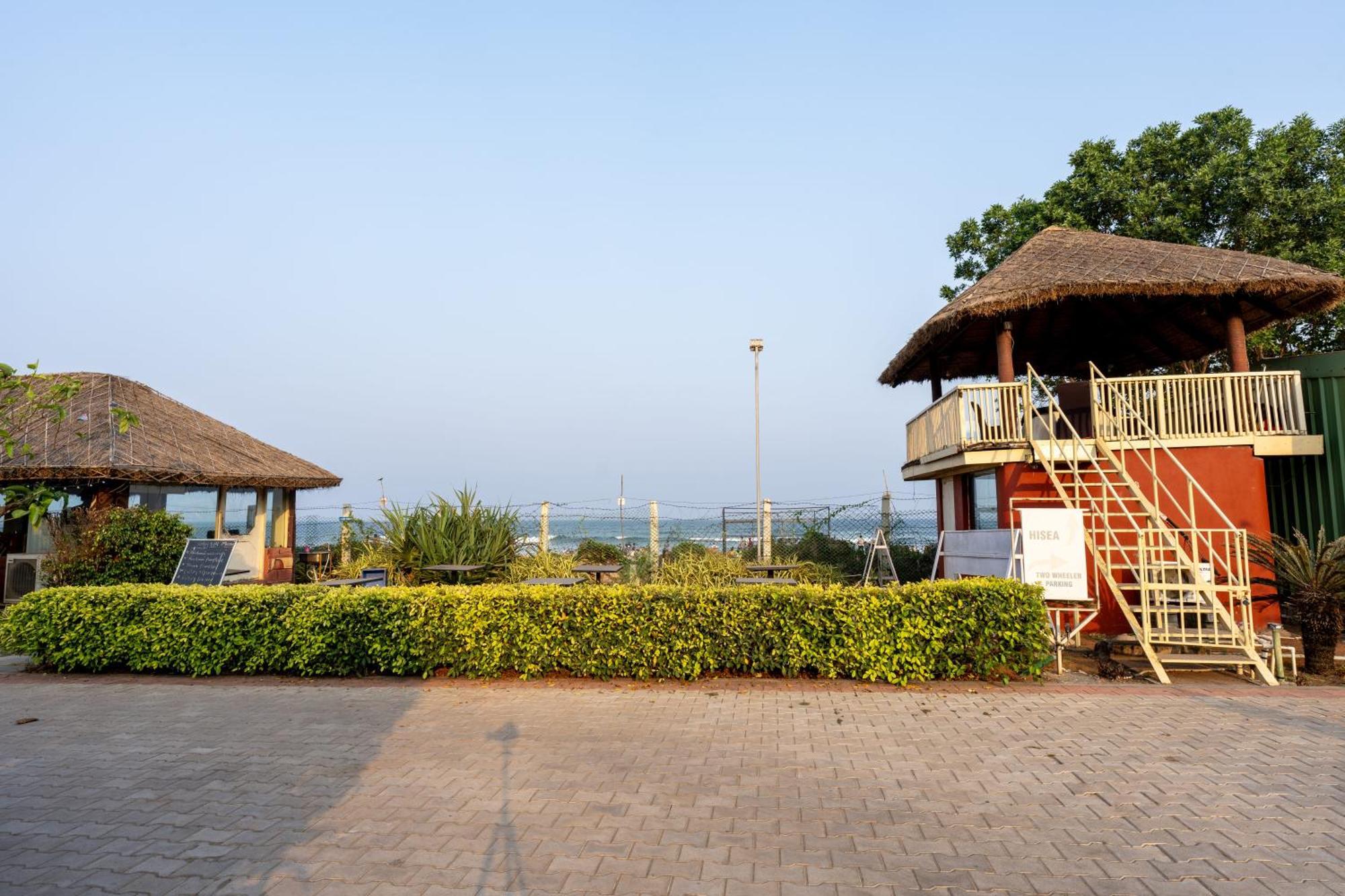 Shore Front Resort 비사카파트남 외부 사진