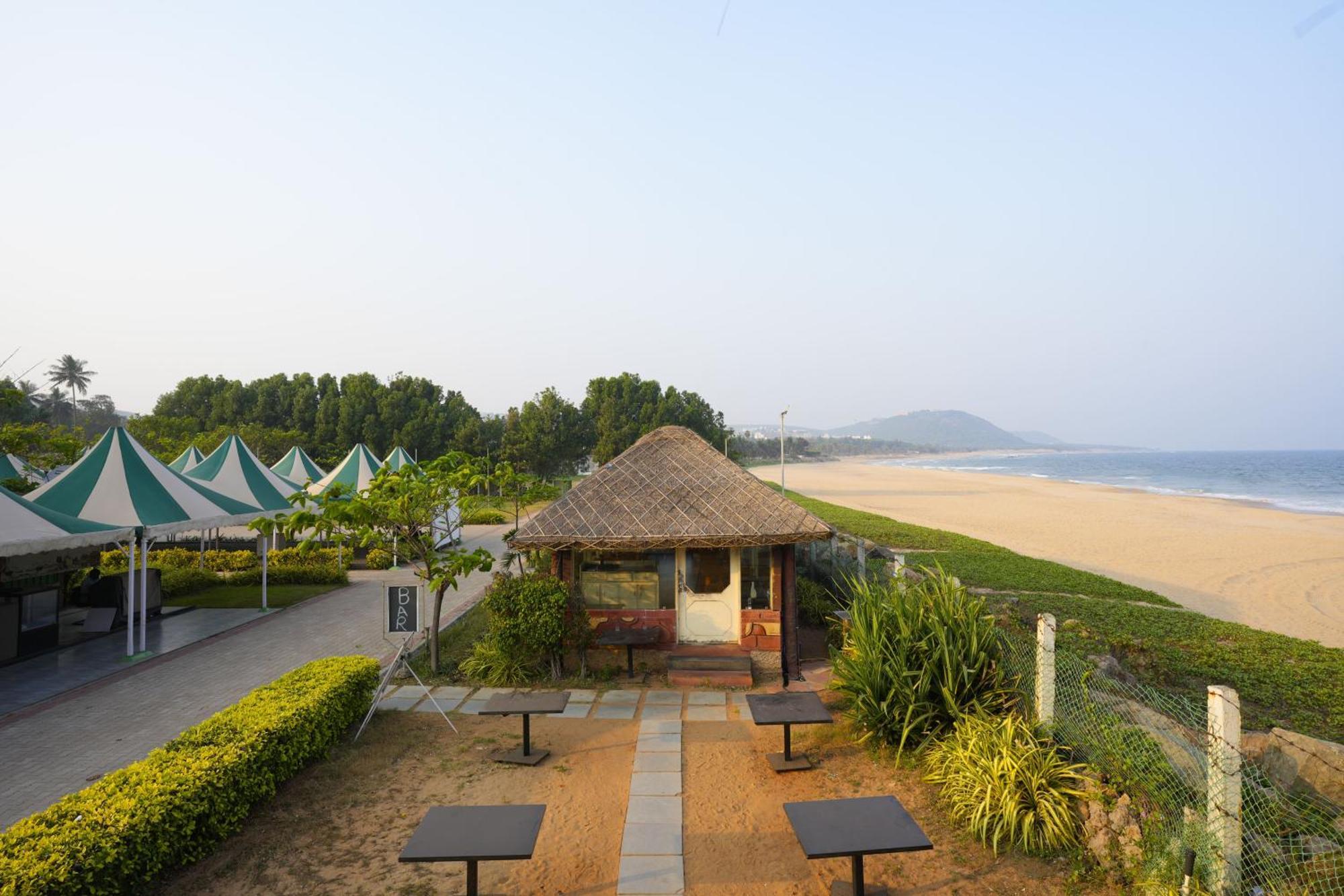 Shore Front Resort 비사카파트남 외부 사진